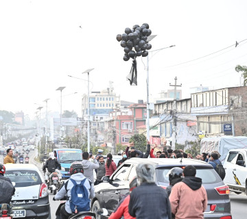 एमसीसीको विरोधमा माओवादी केन्द्रका कार्यकर्ताले उडाए कालो बेलुन (फोटो फिचर) 